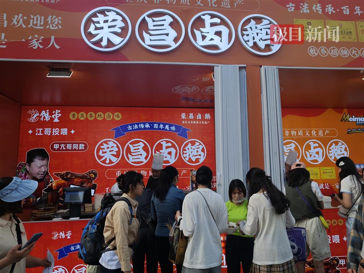 三条步行街的对话②丨成都春熙路：不断“上新”的城市会客厅，晚11点餐馆还排队41桌
