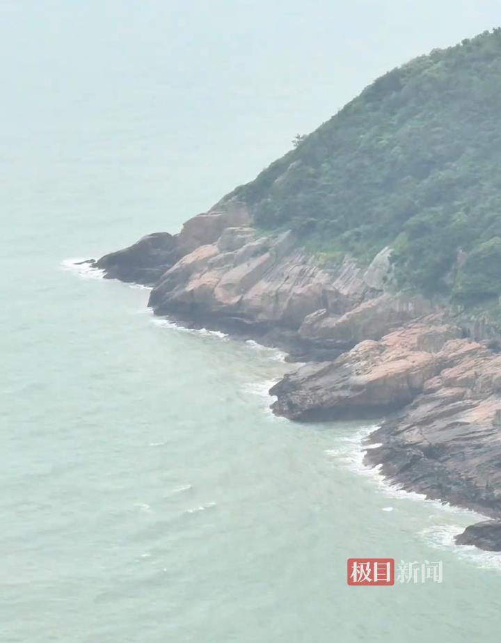 23岁女子台州海边观赏“蓝眼泪”时失踪，救援队：在山上和海里搜索3天无果
