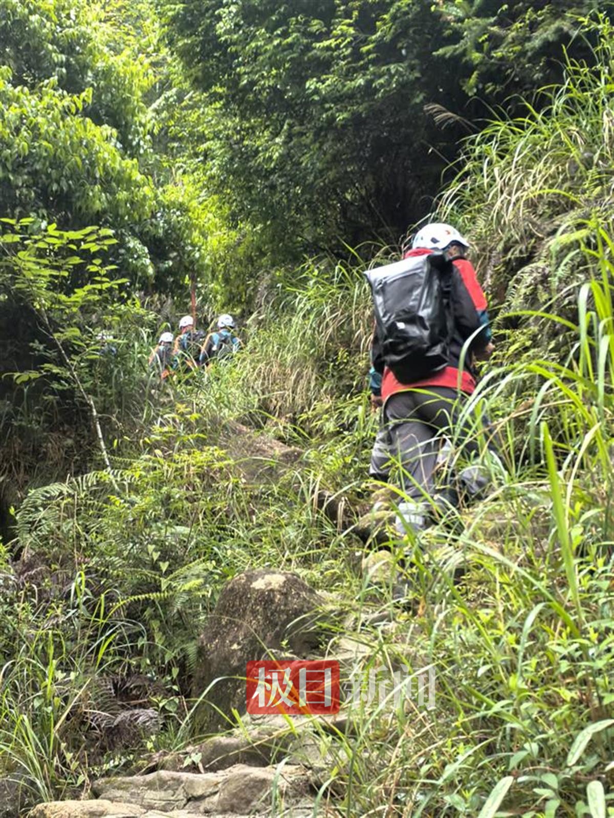 不到7点，搜寻福建8岁失踪男童的救援队伍已经出发