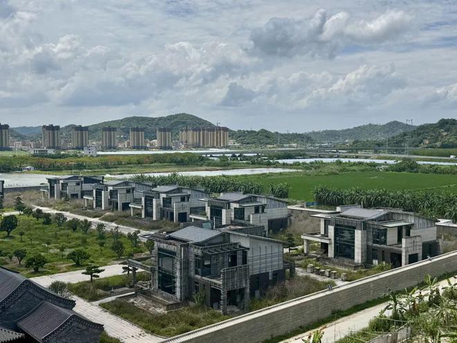 四座四合院、七栋别墅，谁建了潮汕天价违建？