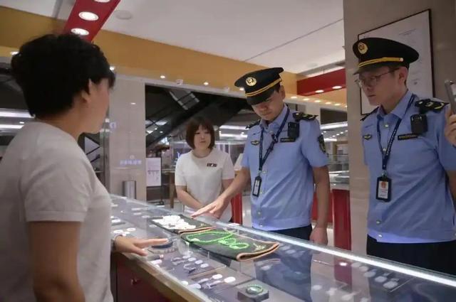 胖东来官网突然“关闭”，于东来用“消失”对抗网络诽谤？