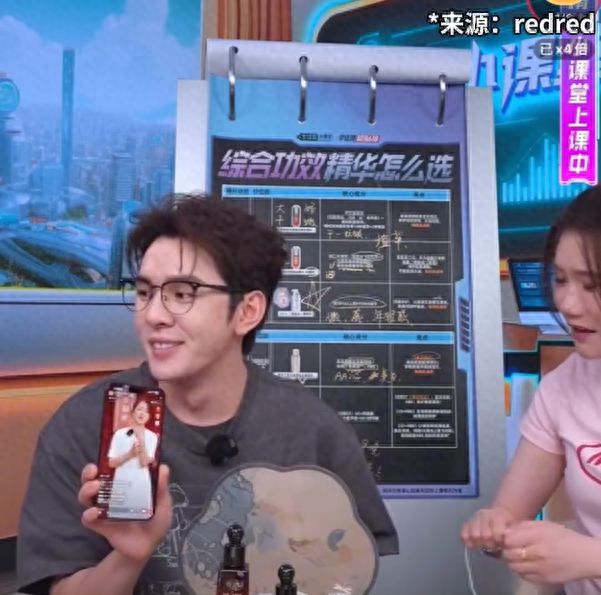 李佳琦回应妈妈直播带货：她说她正是拼的年纪