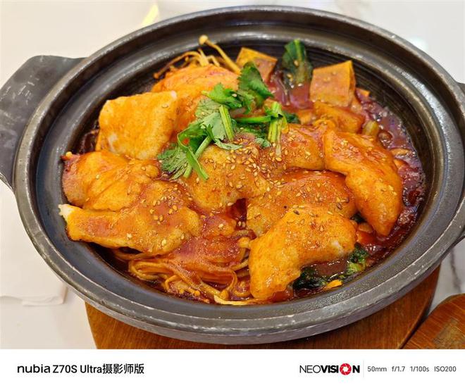 35mm大底镜头来袭！努比亚Z70S Ultra摄影师版评测：今年唯一无孔摄影手机
