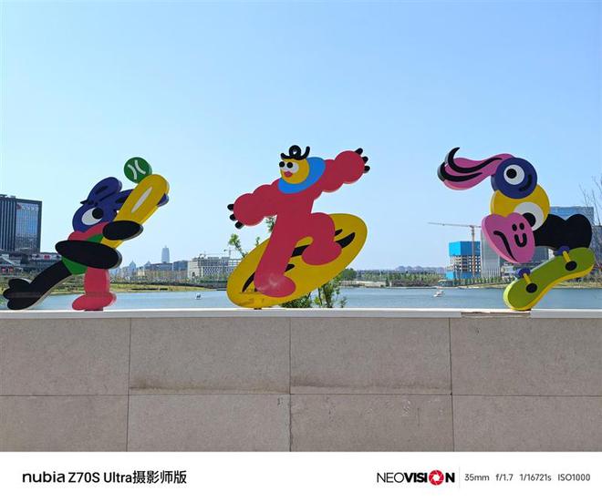 35mm大底镜头来袭！努比亚Z70S Ultra摄影师版评测：今年唯一无孔摄影手机
