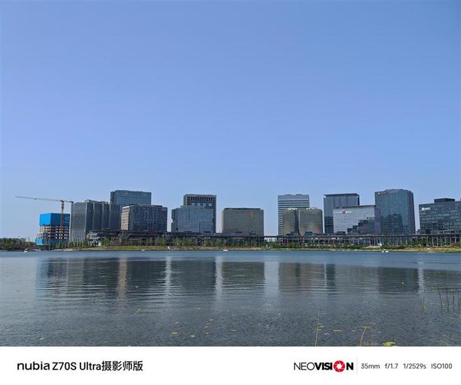 35mm大底镜头来袭！努比亚Z70S Ultra摄影师版评测：今年唯一无孔摄影手机