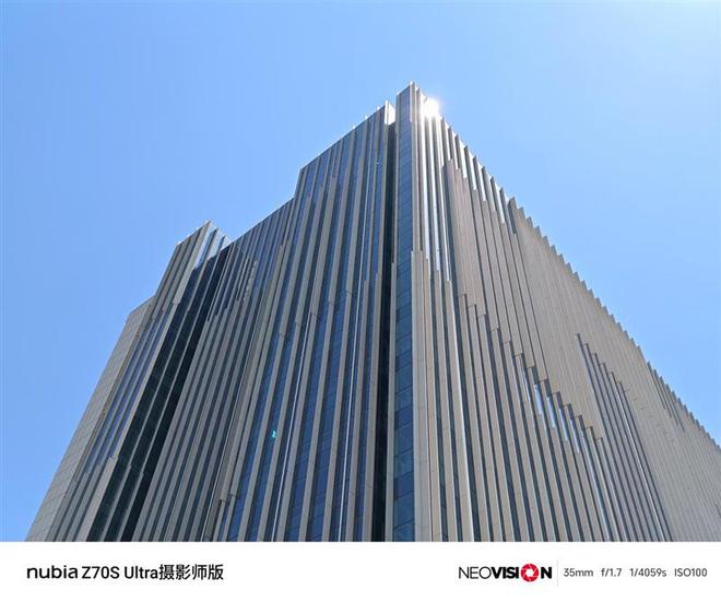 35mm大底镜头来袭！努比亚Z70S Ultra摄影师版评测：今年唯一无孔摄影手机