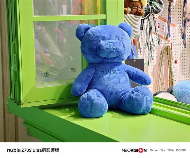 35mm大底镜头来袭！努比亚Z70S Ultra摄影师版评测：今年唯一无孔摄影手机