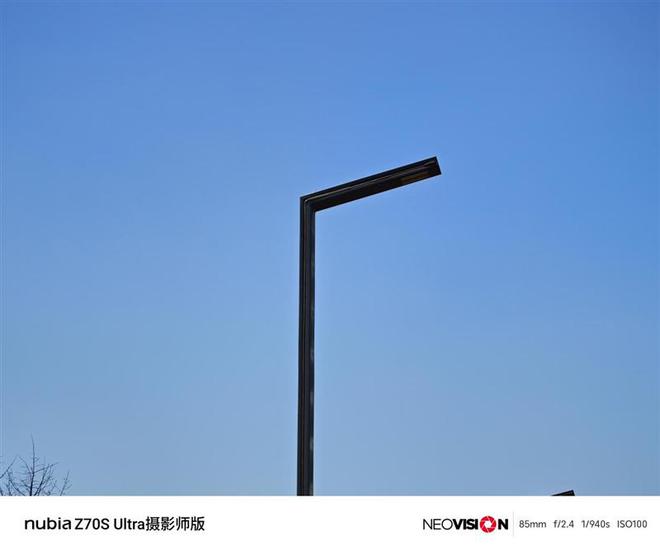 35mm大底镜头来袭！努比亚Z70S Ultra摄影师版评测：今年唯一无孔摄影手机