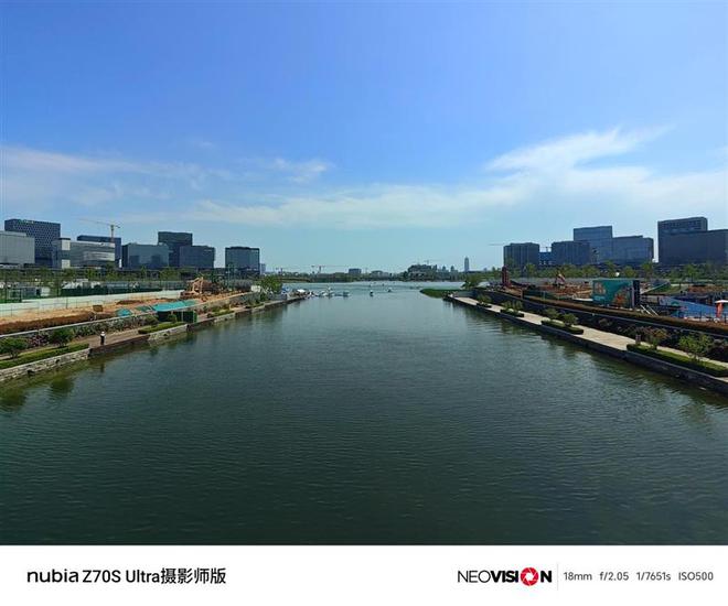 35mm大底镜头来袭！努比亚Z70S Ultra摄影师版评测：今年唯一无孔摄影手机