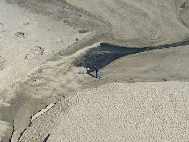 排污染黑海水后用沙土覆盖黑泥？汕尾环保部门：非欲盖弥彰