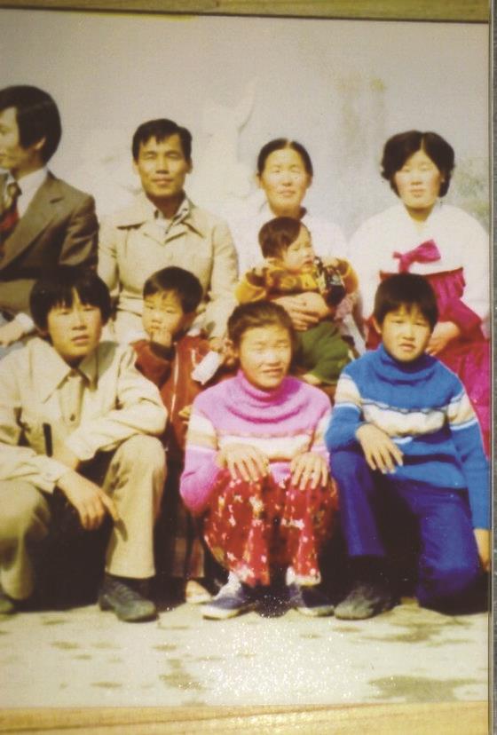 三战总统终成正果，草根逆袭的李在明能否治愈撕裂的韩国？