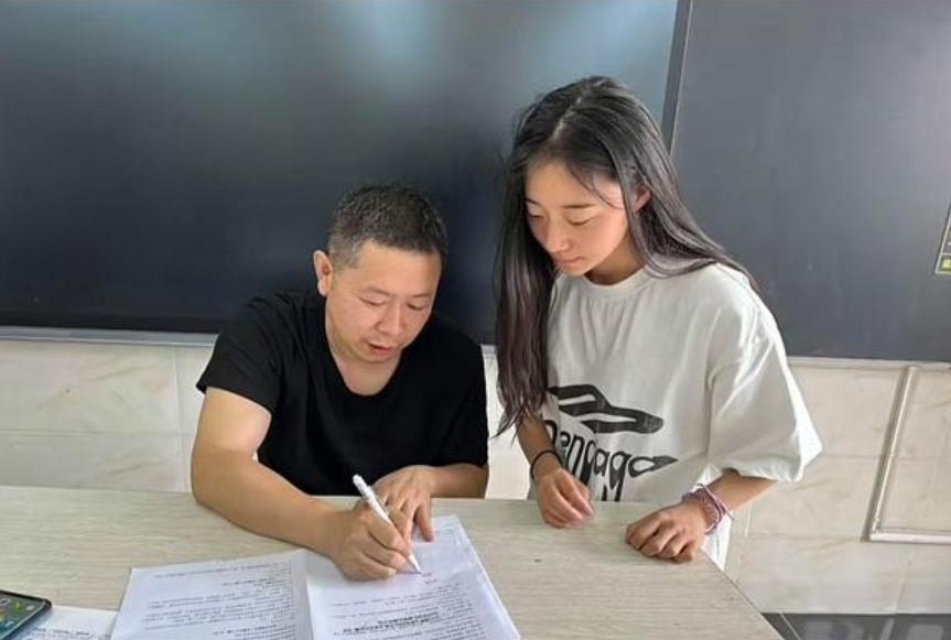 刘峡君：高考前日还在训练，这个“显眼包”文武双全