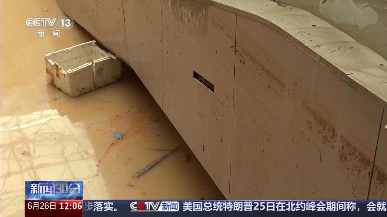 贵州榕江洪水退去 “村超”球场等清淤工作正在进行
