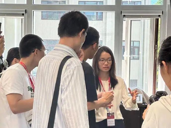 韦东奕听课吃饭被人围观，学者的尊严不该被流量裹挟