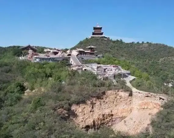 太山景区通报：塌陷建筑物不属于文物，未造成人员伤亡