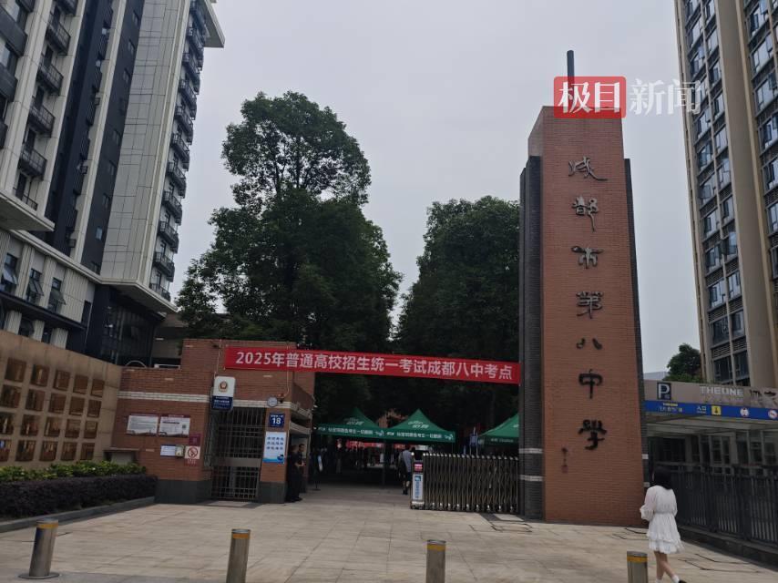 梁实参加第29次高考，送考家长认为其行为不值得提倡