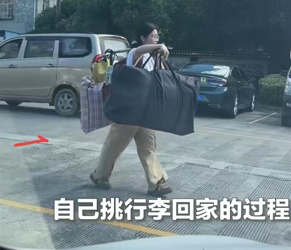 抖音处置26个仿冒扁担女孩账号 本人回应：上大学前都不会注册