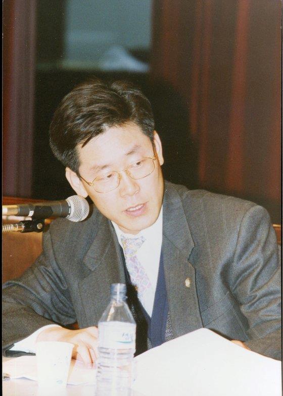 三战总统终成正果，草根逆袭的李在明能否治愈撕裂的韩国？