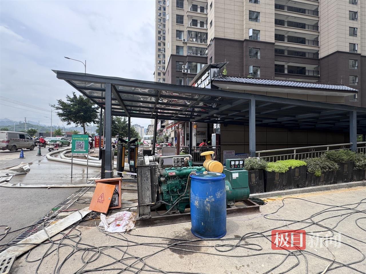 榕江特大洪水已致6人遇难，洪水退去次日部分小区仍断水断电，有车库积水两米深