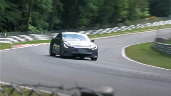 2026款特斯拉Model S Plaid现身纽北赛道 冲击小米SU7 Ultra纪录