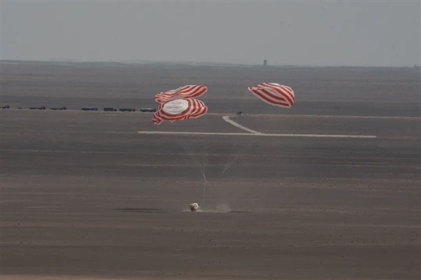 我国自研！新一代载人飞船梦舟零高度逃逸飞行试验成功