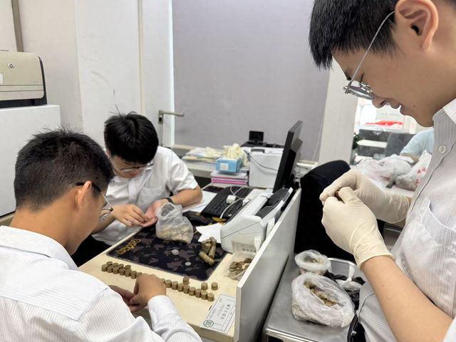 工行潢川支行：万枚硬币指尖过 金融为民记心头