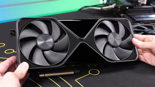 新游戏之王！RTX Pro 6000游戏实测比RTX 5090快14%