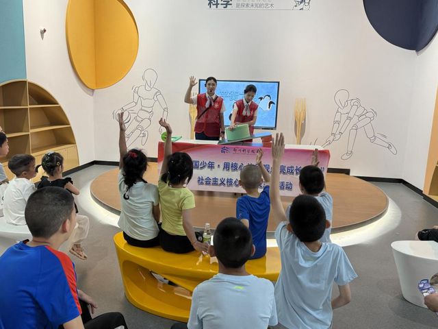 暖心服务伴童行  科学之光启新程