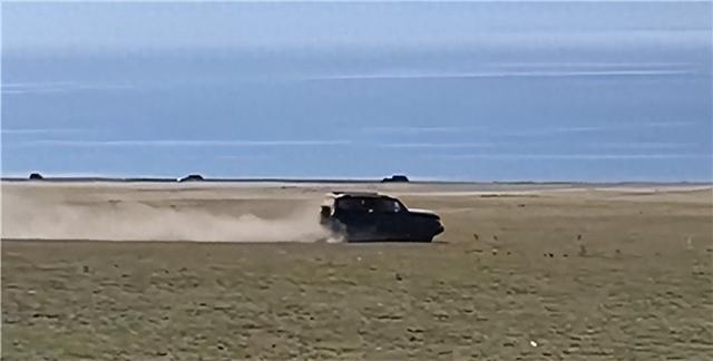 坦克300赛里木湖漂移事件：草地漂移一时爽，罚单到手悔断肠