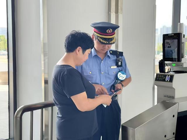 一键扫码进站 6月23日起中铁银通卡出行服务再升级