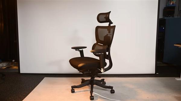 这椅子不简单！9800X3D+RTX 4060塞进电竞椅：一根线即可运行