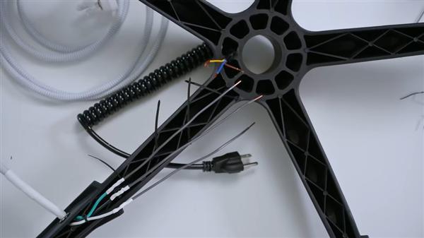 这椅子不简单！9800X3D+RTX 4060塞进电竞椅：一根线即可运行