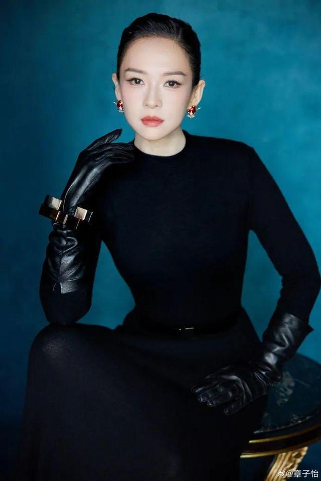 章子怡六一节出游晒女儿儿子,女儿醒醒正脸出镜儿子负责拍照