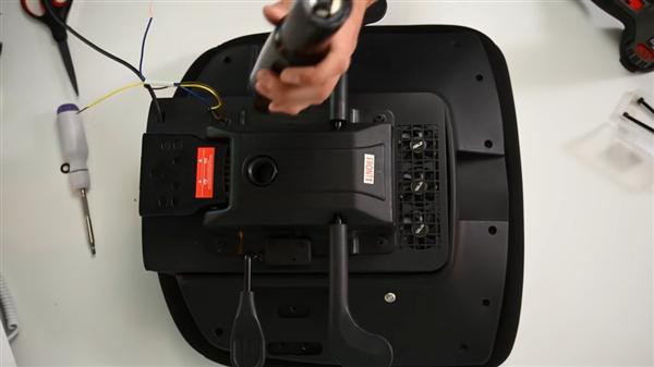 这椅子不简单！9800X3D+RTX 4060塞进电竞椅：一根线即可运行