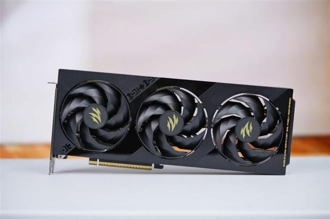 影驰RTX 5060魔刃显卡评测：SFF-Ready甜点 小型机箱也有不错的游戏性能