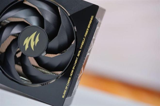 影驰RTX 5060魔刃显卡评测：SFF-Ready甜点 小型机箱也有不错的游戏性能