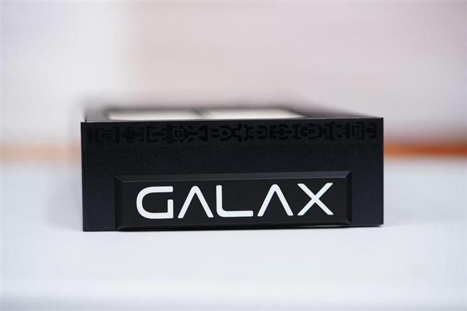 影驰RTX 5060魔刃显卡评测：SFF-Ready甜点 小型机箱也有不错的游戏性能