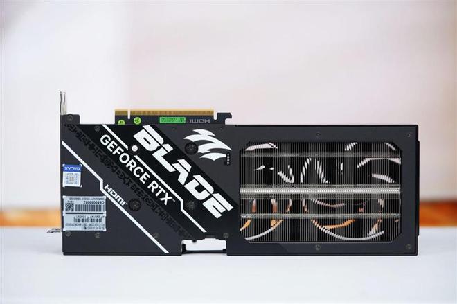影驰RTX 5060魔刃显卡评测：SFF-Ready甜点 小型机箱也有不错的游戏性能