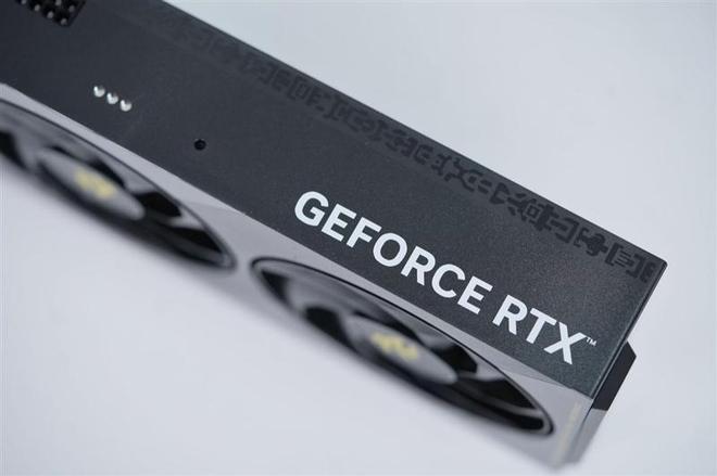 影驰RTX 5060魔刃显卡评测：SFF-Ready甜点 小型机箱也有不错的游戏性能