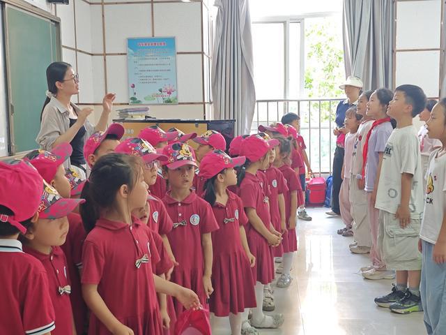 新晨锦和幼儿园萌娃探秘莲花街小学