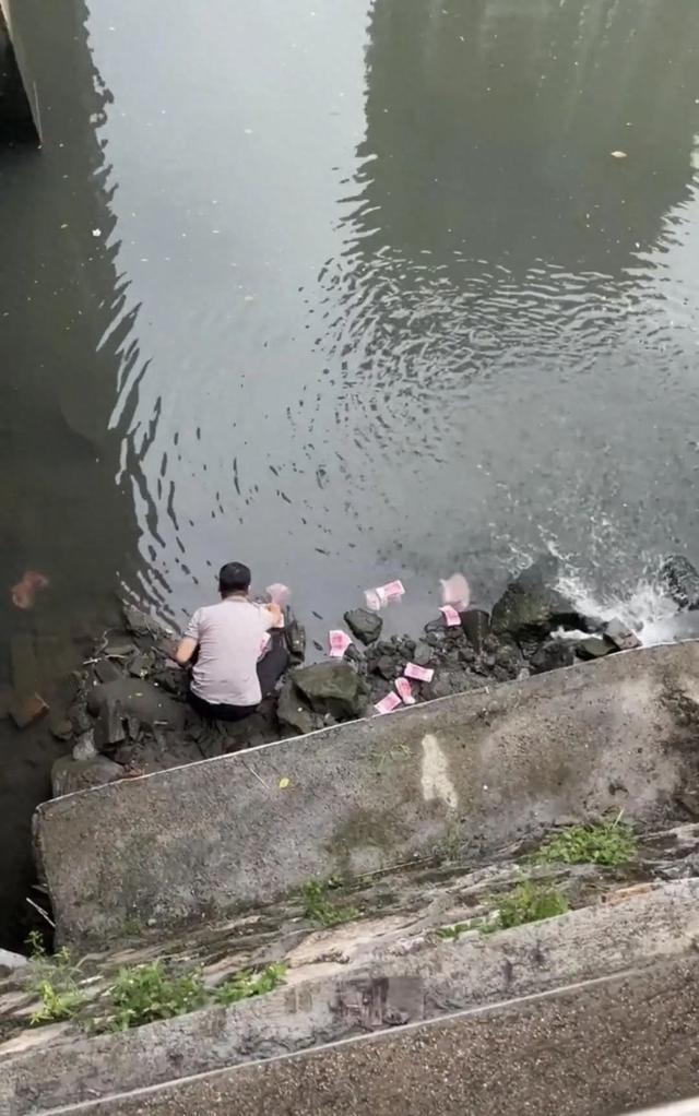 深圳一河道现大量百元钞票，被一男子捡走！官方最新回应